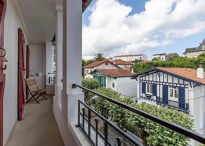 Exceptionnel 3 Pieces Art Deco En Dernier Etage Avec Garage Prive Centre Apartamento *