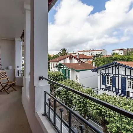 Exceptionnel 3 Pieces Art Deco En Dernier Etage Avec Garage Prive Centre Lejlighed *