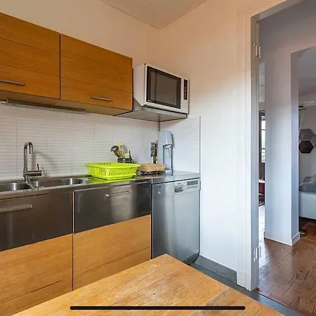 Exceptionnel 3 Pieces Art Deco En Dernier Etage Avec Garage Prive Centre بياريتز